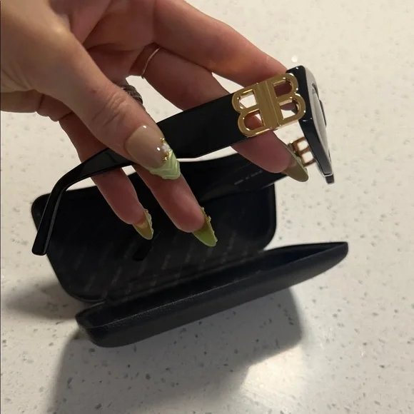 Balenciaga Black Rectangular Sunglasses with Case - Picture 2 of 6